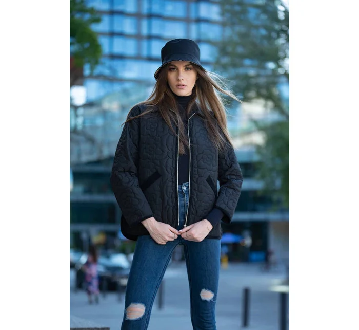 Tenká čierna dámska bunda s ozdobným prešívaním (JIN226) Tenká čierna dámska bunda s ozdobným prešívaním (JIN226)