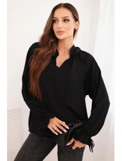 Dámska viskózna blúzka s véčkovým výstrihom a viazankami na rukávoch čierna