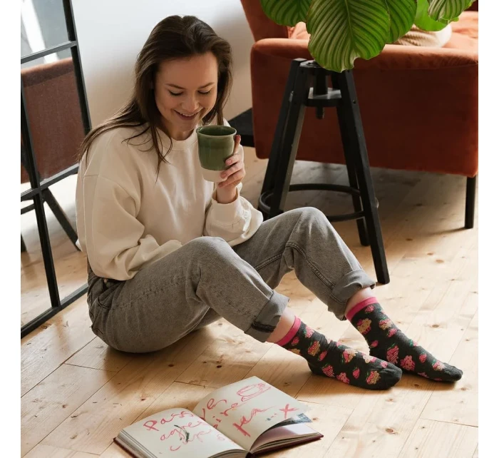 Dámské ponožky model 14559108 Srdce - Steven Dámské ponožky model 14559108 Srdce - Steven