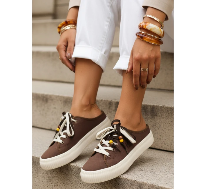 Dámske tenisky na platforme s ozdobnými korálkami cappuccino ZY1409