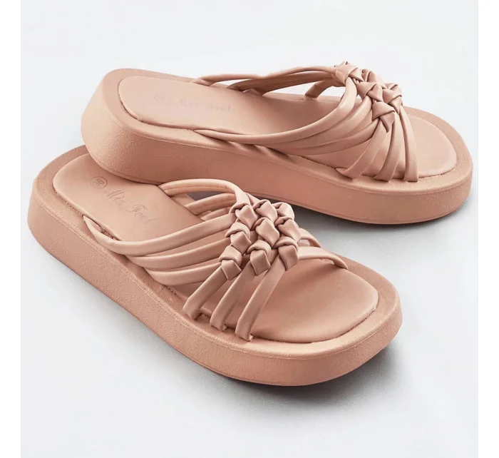 Béžové dámske šľapky s plochou podrážkou (CM-59)