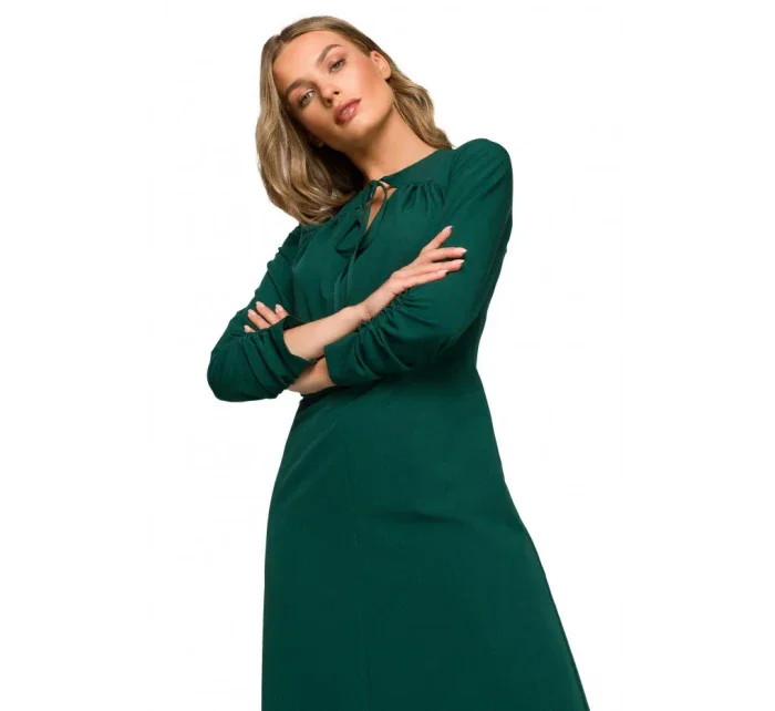 model 18004560 Přiléhavé šaty s vázaným výstřihem zelené - STYLOVE model 18004560 Přiléhavé šaty s vázaným výstřihem zelené - STYLOVE
