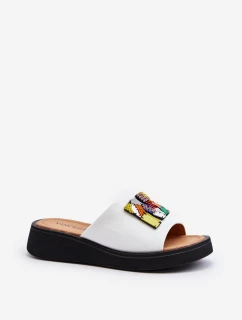 Dámské kožené pantofle na platformě s ozdobou Béžové model 21649467 - VINCEZA