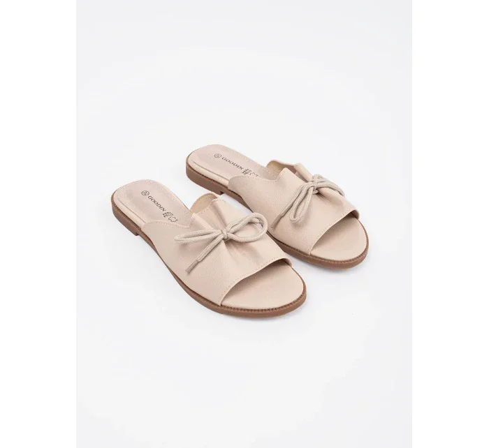 Trendy dámské hnědé nazouváky na plochém podpatku Trendy dámské hnědé nazouváky na plochém podpatku