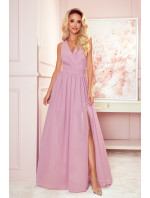 Dlouhé dámské šaty v pudrově růžové barvě s výstřihem a zavazováním model 17002029 - numoco