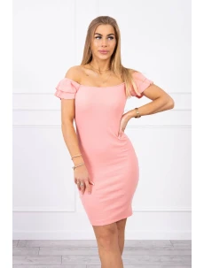 Rebrované šaty s volánikmi v marhuľovej farbe