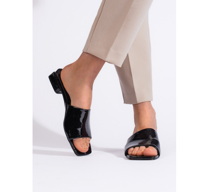 Pekné čierne dámske ponožky na širokom podpätku