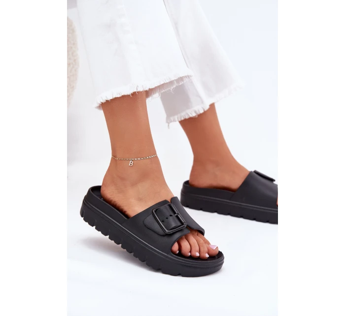 Dámské Pěnové Pantofle Na Platformě S Přezkou Černé model 21701787 - Boto Dámské Pěnové Pantofle Na Platformě S Přezkou Černé model 21701787 - Boto