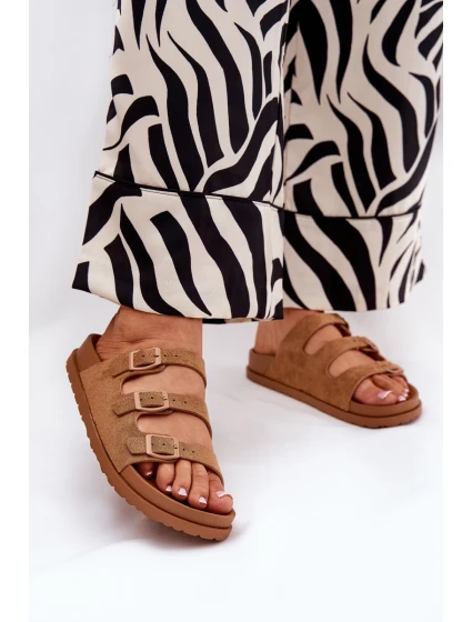 Dámské Pantofle S Pásky A Přezkami Camel model 21687489 - Boto Dámské Pantofle S Pásky A Přezkami Camel model 21687489 - Boto