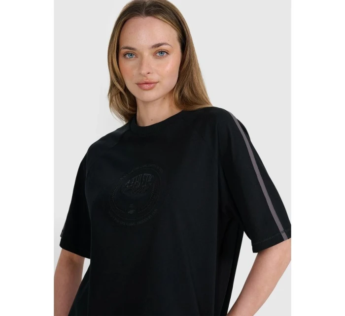 Dámske tričko oversize s potlačou 4F 4FRSS25TTSHF2791-20S Dámske tričko oversize s potlačou 4F 4FRSS25TTSHF2791-20S