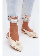 Dámské sandály na nízkém podpatku s květem model 22102823 - Boto