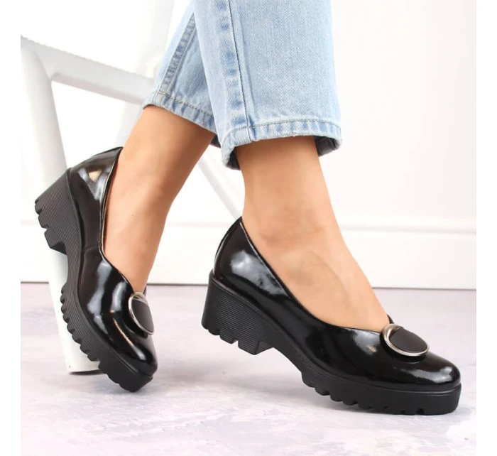 Dámske lakované poltopánky so zdobením Filippo DP4569