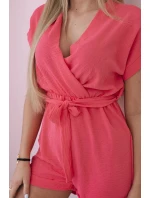 Krátky overal zviazaný v páse v neónovo ružovej farbe