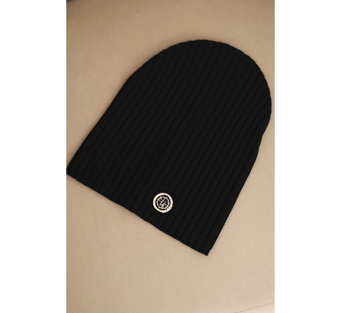 Dámská čepice s proužky a ozdobným knoflíkem s příměsí vlny a modalu černá Dámská čepice s proužky a ozdobným knoflíkem s příměsí vlny a modalu černá