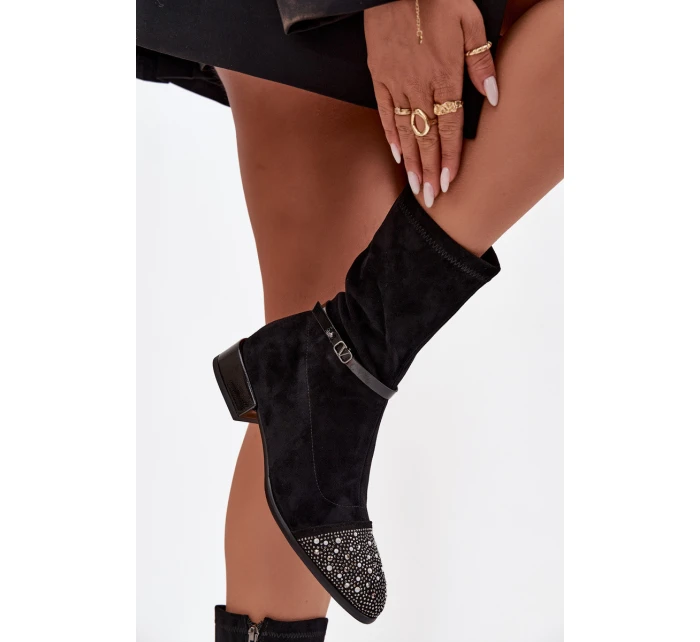 Botki Damskie Na Niskim Obcasie Ze Zdobieniem I Paskiem D&A MR52-165 Czarne