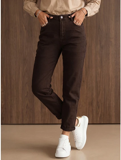 Jeansy damskie z wysokim stanem mom fit brązowe FashionStreet UY3236 Jeansy damskie z wysokim stanem mom fit brązowe FashionStreet UY3236