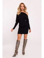 M818 Pletené šaty so spadnutými ramenami - čierne