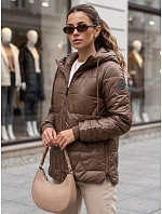 Kurtka damska przejściowa pikowana z kapturem brązowa model 22342176 - FashionStreet