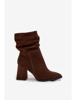 Kozačky z přírodního semiše zateplené na podpatku s  Čokoládové model 21718480 - Zazoo