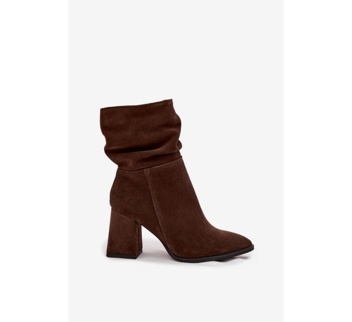 Kozačky z přírodního semiše zateplené na podpatku s  Čokoládové model 21718480 - Zazoo