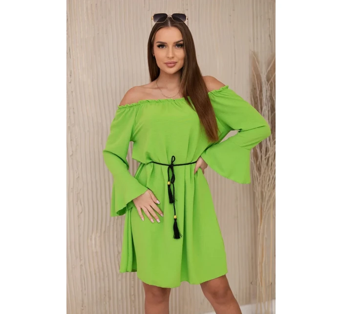 Šaty model 19639411 v pase se stahovací šňůrkou jasně zelená - K-Fashion