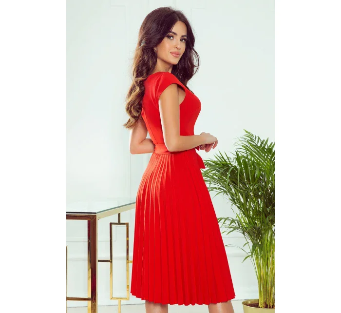 LILA - Červené dámske plisované šaty s krátkymi rukávmi 311-1 LILA LILA - Červené dámske plisované šaty s krátkymi rukávmi 311-1 LILA