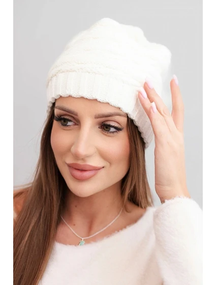 Dámska zimná čiapka s klasickým rebrovaním K439 ecru