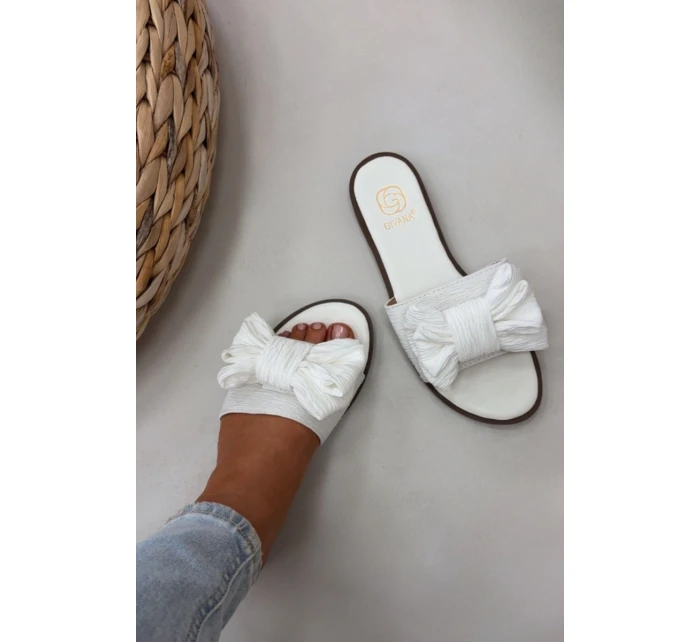 Dámské pantofle na ploché podrážce s mašlí bílé Amivelle