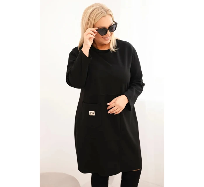 Dámské šaty Plus Size model 21439134 s kapsou a rukávem 3/4 černá - K-Fashion Dámské šaty Plus Size model 21439134 s kapsou a rukávem 3/4 černá - K-Fashion