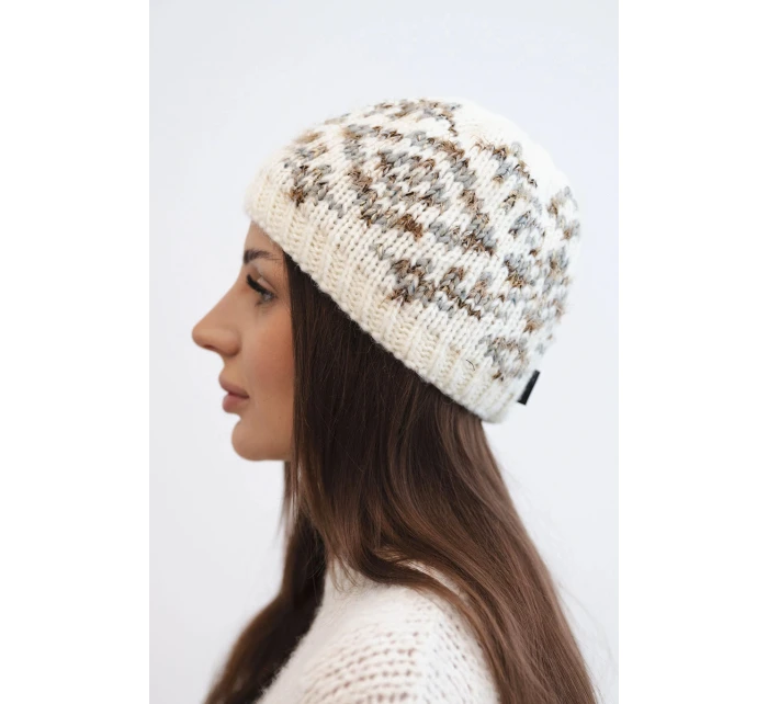Dámska zimná čiapka s farebnými vzormi a hrubým úpletom K353 ecru+grey