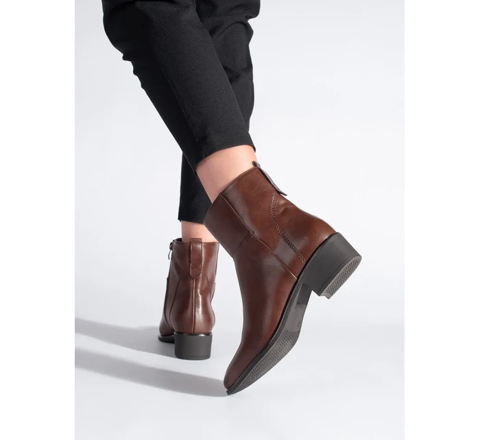 Zajímavé kotníčkové boty dámské hnědé na plochém podpatku Zajímavé kotníčkové boty dámské hnědé na plochém podpatku