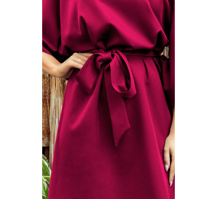 SOFIA - Dámske motýlikové šaty vo vínovej bordovej farbe so zaväzovaním v páse 287-18