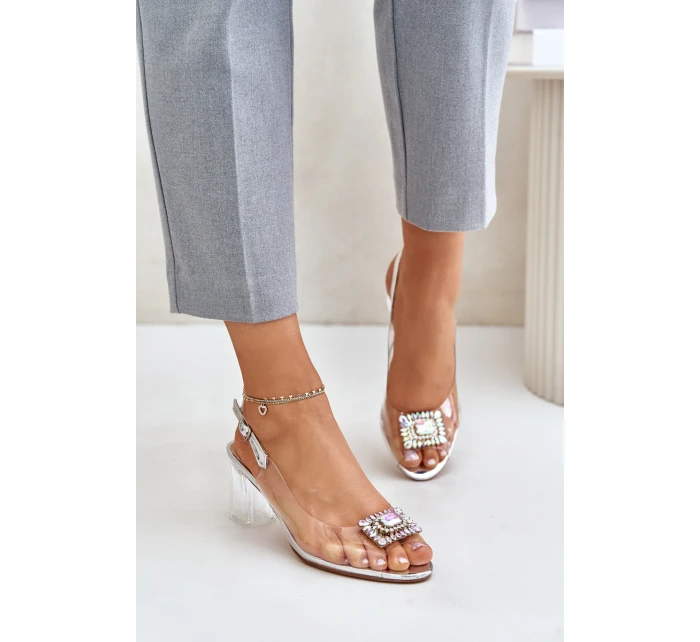 Průhledné sandály s broží na sloupku model 21675908 stříbrné - S.Barski Průhledné sandály s broží na sloupku model 21675908 stříbrné - S.Barski