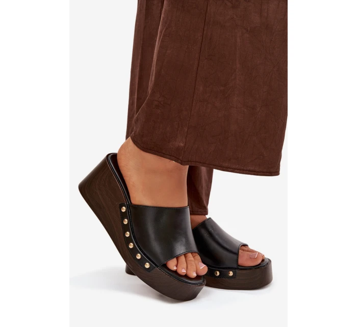 Dámské nazouváky na platformě se zlatými nýty Černé Arionne