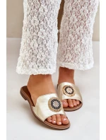 Kožené sandály s ozdobou na plochém podpatku Zazoo model 21682450 zlaté - Boto Kožené sandály s ozdobou na plochém podpatku Zazoo model 21682450 zlaté - Boto