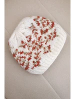 Dámska zimná čiapka s farebnými vzormi a hrubým úpletom K353 white+orange