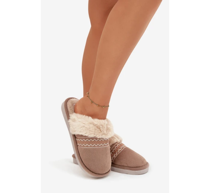 Dámske papuče s kožušinou a výšivkou - khaki Devianne Dámske papuče s kožušinou a výšivkou - khaki Devianne