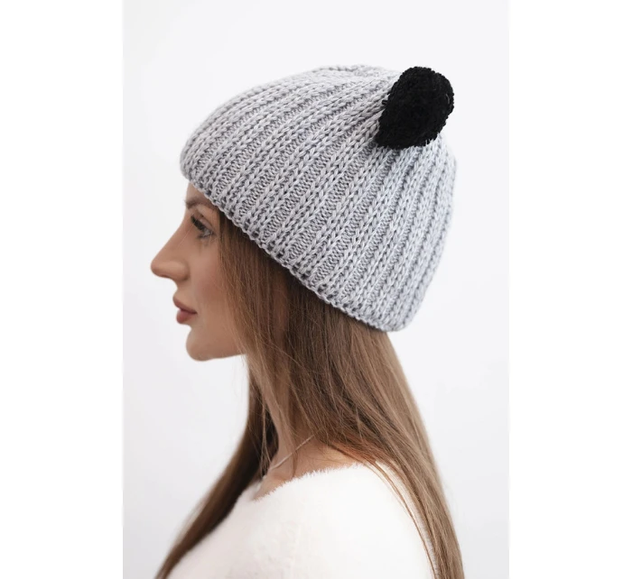 Dámska zimná vlnená čiapka s bambulou K433 svetlo sivá