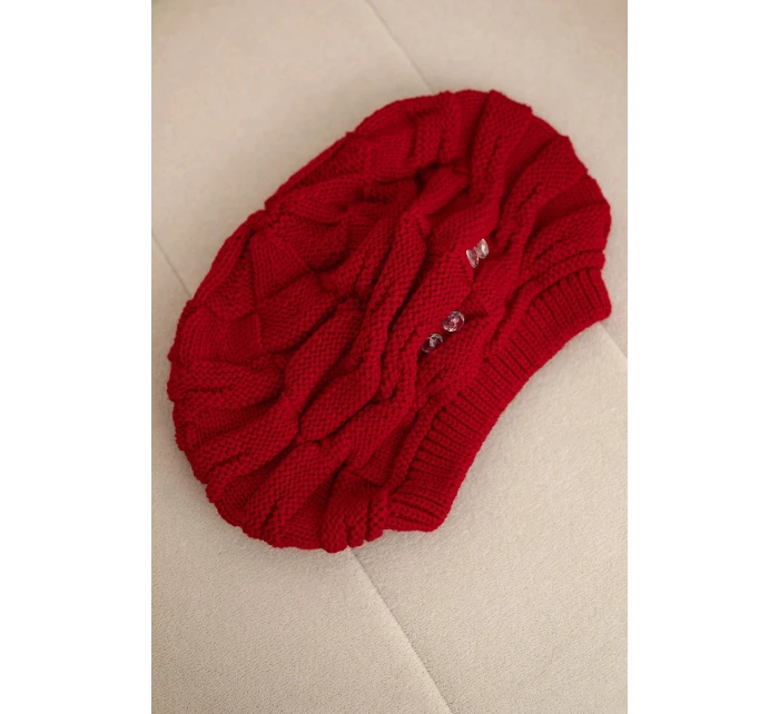 Dámská zimní čepice s ozdobným pletením a krystalky model 21878105 červená - K-Fashion