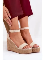 Dámské Sandály Na Klínu S Pletením Béžové model 21687930 - Boto Dámské Sandály Na Klínu S Pletením Béžové model 21687930 - Boto