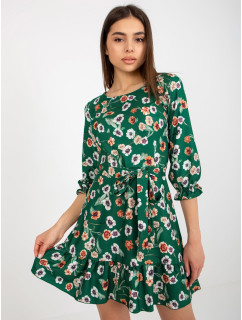 Zelené splývavé šaty s kvetmi s volánom