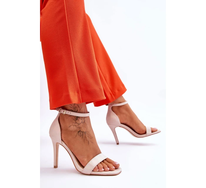 Módní sandály Beige béžové model 21612457 - VINCEZA Módní sandály Beige béžové model 21612457 - VINCEZA