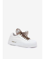 Dámské tenisky na masivní platformě s ozdobným šněrováním bílé model 21689278 - Boto Dámské tenisky na masivní platformě s ozdobným šněrováním bílé model 21689278 - Boto