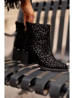Zamszowe Botki Na Słupku Z Ozdobnym Tłoczeniem D&A CR42-192 Czarne