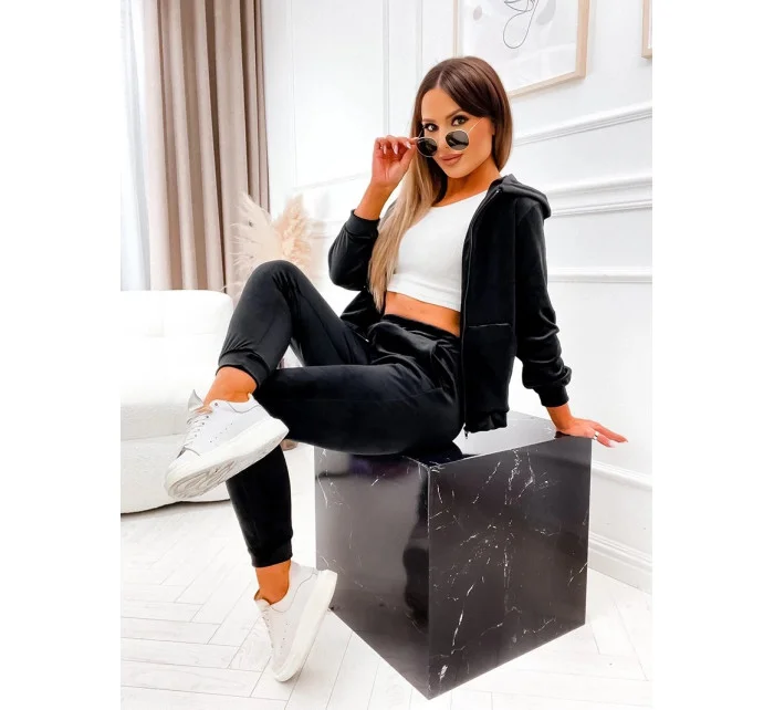 Čierna dámska tepláková súprava s kapucňou na zips (829)