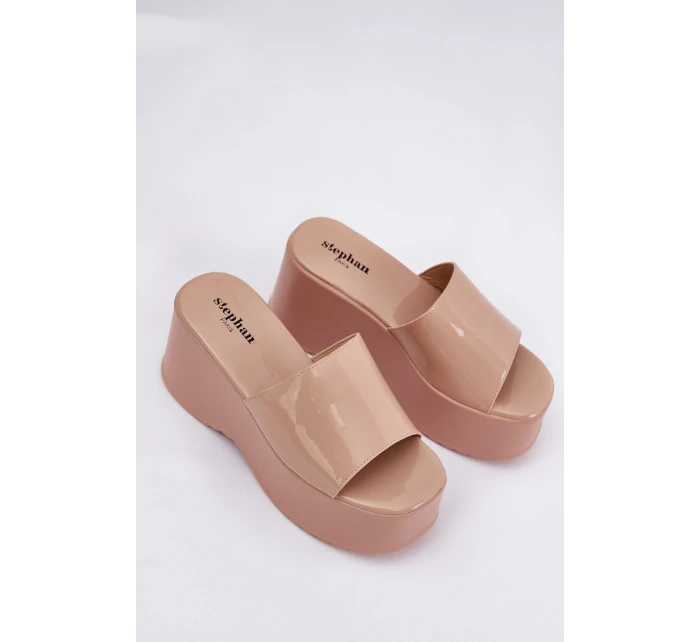 Lakierowane Klapki Damskie Na Platformie I Koturnie Beżowe Nellevia