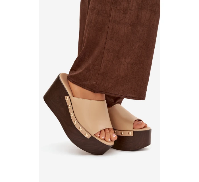 Dámské nazouváky na platformě s béžové model 21918817 - Boto