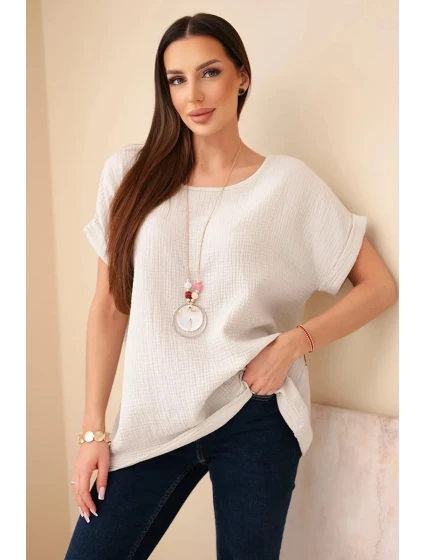 Mušelínová blúzka s náhrdelníkom béžová