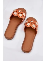 Dámské Pantofle Na Plochém Podpatku Se Zlatými Přívěsky Oranžové model 21699012 - Boto Dámské Pantofle Na Plochém Podpatku Se Zlatými Přívěsky Oranžové model 21699012 - Boto