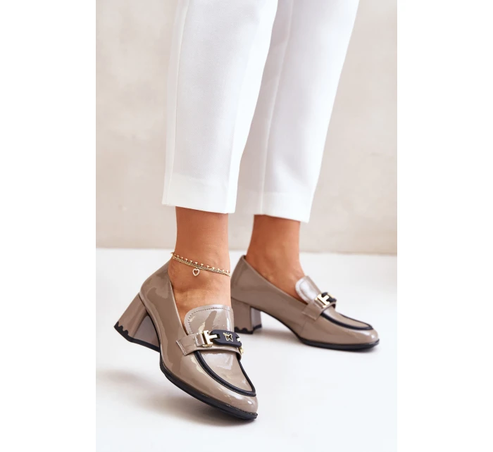 Lakierowane Półbuty Damskie Na Obcasie Z Ozdobą Artiker 55C1054 Beżowe